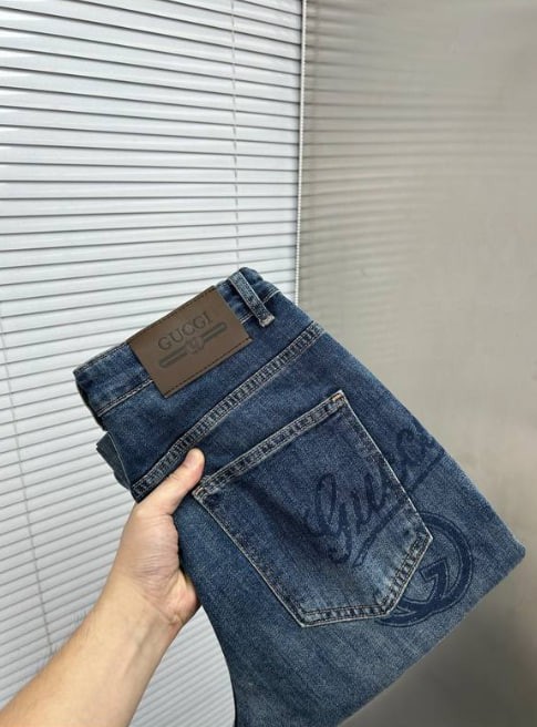 Pantalones vaqueros GUCCI 2026 para hombre (P250): tejido de alta elasticidad, envío exclusivo desde la página web oficial, elegantes y con estilo, confeccionados con una meticulosa artesanía...